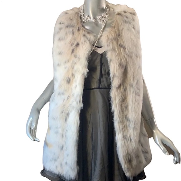 Investments Snow Leopard Longline Furry Vest - Picture 5 of 7